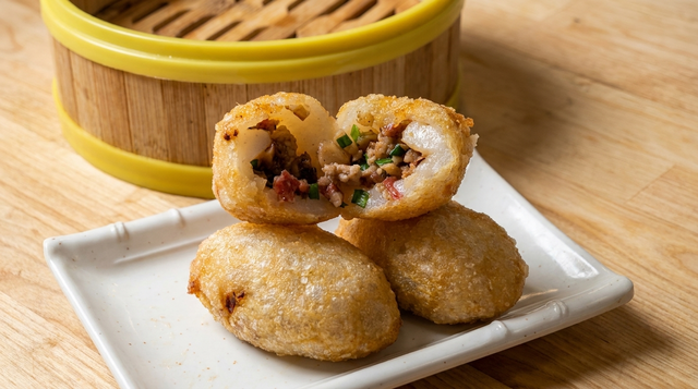 炸鸹水角 Fried Mochi Pork Dumplings.