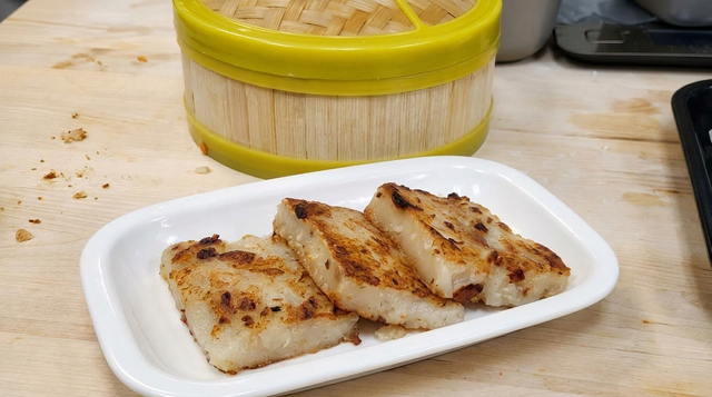 香煎蘿蔔糕 Fried Turnip Cake (no Dried Shrimp).