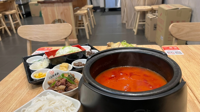 番茄牛腩米線 Tomato Beef Brisket Rice Noodle Soup.