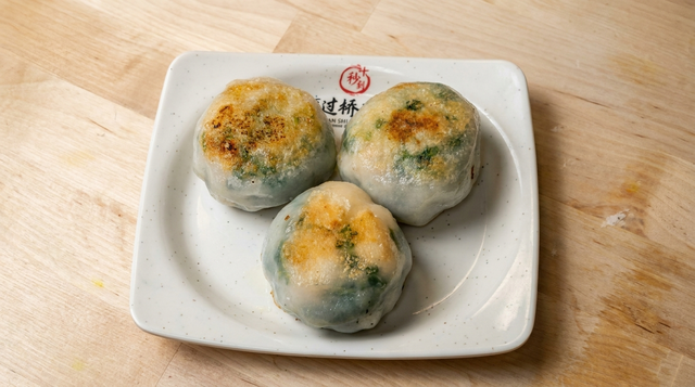 炸韭菜餅 Fried Chives and Shrimp Cake.
