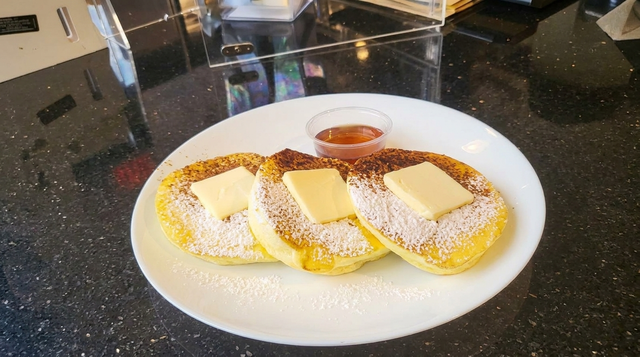 原味舒苙蕾 Original Butter and Maple Syrup Souffle Pancake.
