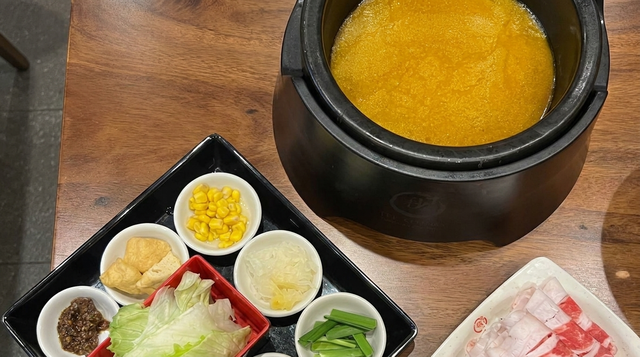 Golden Hot & Sour Rice Noodle Soup 酸辣金湯米線.