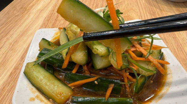 Spicy Cucumber Salad 酸辣黄瓜.