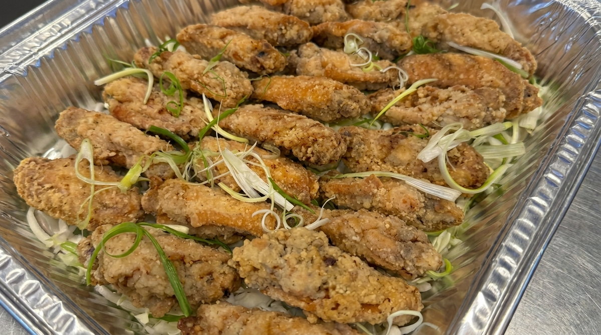 Salt & Pepper Chicken Wings (16) 椒鹽雞翅