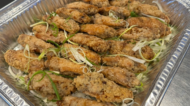 Salt & Pepper Chicken Wings (16) 椒鹽雞翅
