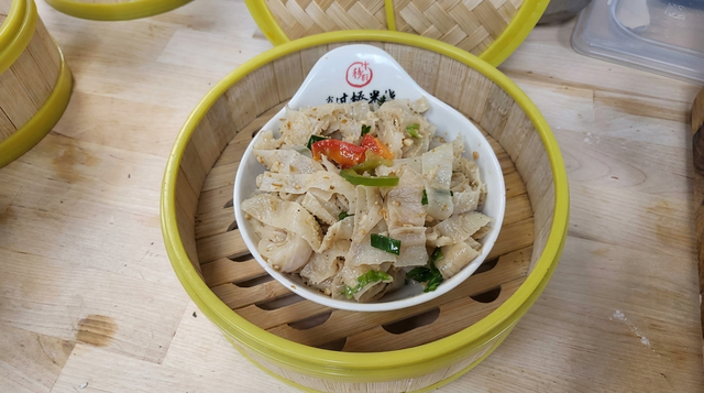 蒜蓉牛百葉 Beef Tripe with Garlic Sauce.