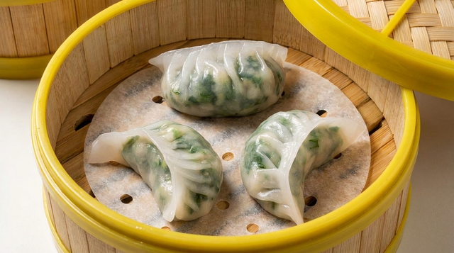 韭菜餅 Steamed Chives and Shrimps Dumplings.
